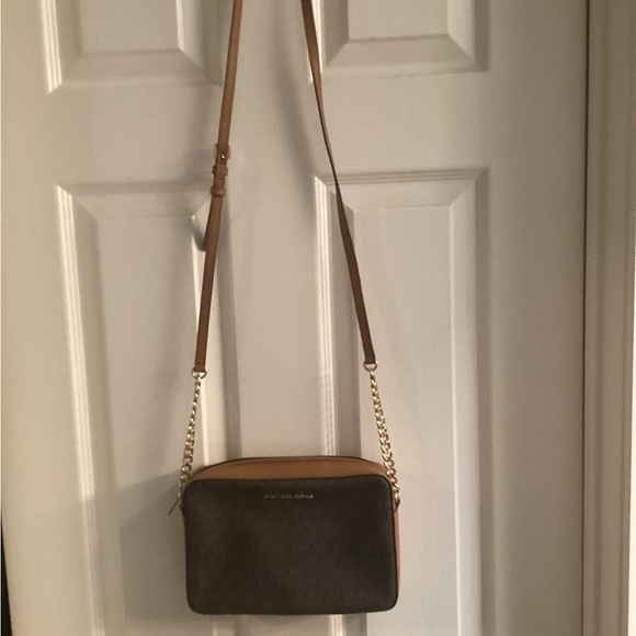 Michael Kors Jet Set Crossbody - Picture 8 of 8